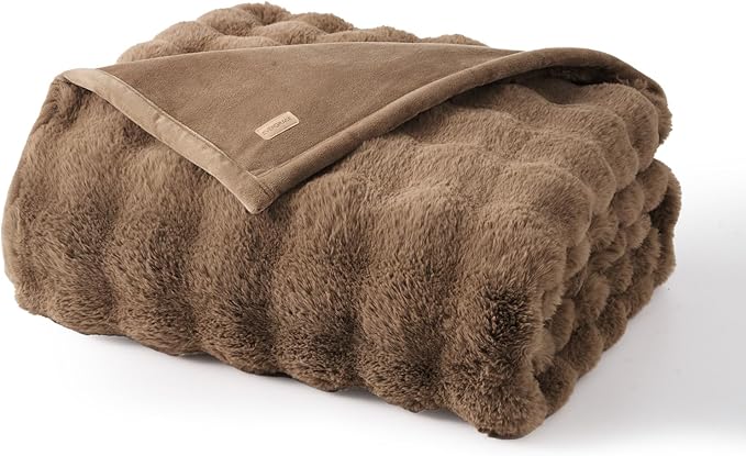 EVERGRACE Ultra Soft Luxury Fluffy Ridgeline Faux Rabbit Fur Throw Blanket, Thick Warm Fuzzy Blankets for Bed, Cozy Plush Reversible Blanket for Couch, Chair, Sofa, Natural Tan, 60x80 Inches, 870 GSM
