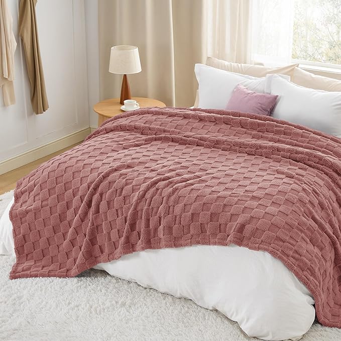 Bedsure GentleSoft King Size Blanket for Bed - Super Soft Cozy Blankets for Women Men Girls, Large Fuzzy Fleece Throw for Bedroom Decor, Dusty Pink,108x90 Inches