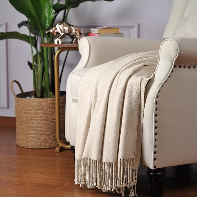 CUDDLE DREAMS Silk Throw Blanket with Hand-Knotted Fringe, Natural, Soft & Breathable (Ivory)