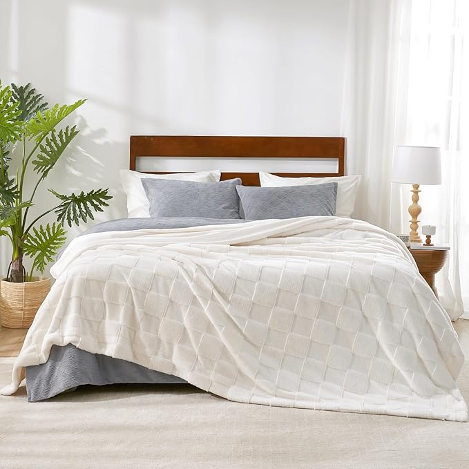 Cozy Bliss Checkered White Large Faux Rabbit Fur California King Size Bed Blanket, Soft Fuzzy Fluffy Minky Cream Furry Blankets for Couch, Bed (90 * 108 Inches Ivory)