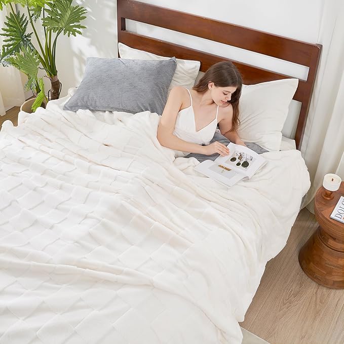 Cozy Bliss Checkered White Faux Rabbit Fur Throw Blanket, Soft Fuzzy Fluffy Minky Cream Furry Blankets for Couch, Bed (50 * 60 Inches Ivory)