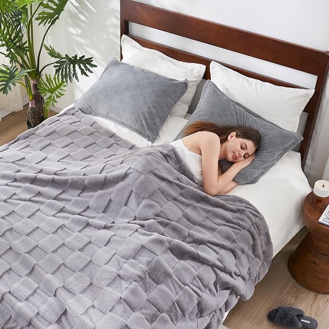 Cozy Bliss Checkered White Faux Rabbit Fur Throw Blanket, Soft Fuzzy Fluffy Minky Cream Furry Blankets for Couch, Bed (Grey, King(108" x 90"))