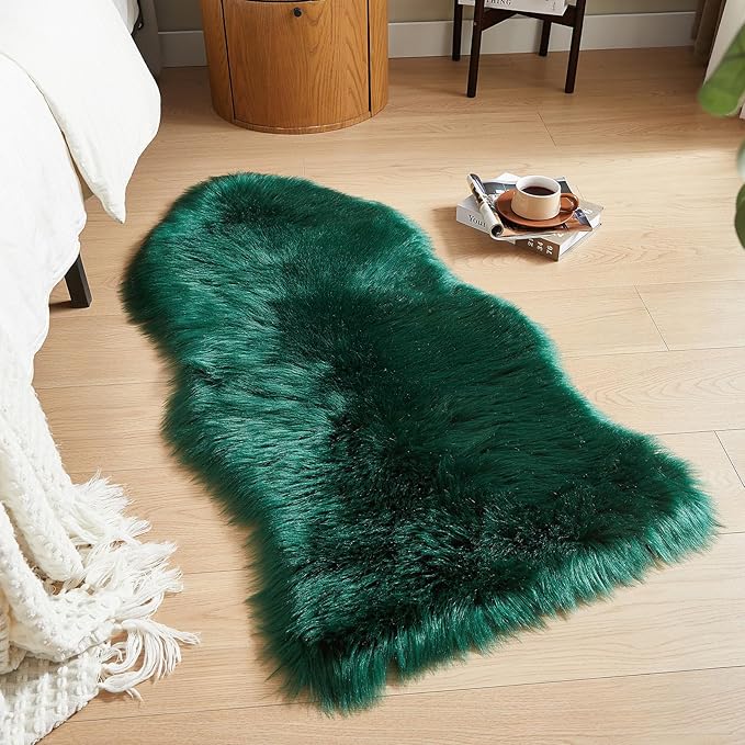 AMTOVO Faux Fur Rug, Dark Green Area Rug, Fluffy Sheepskin Rug, Fuzzy Ultra Soft 2 x 4 ft Shag Rugs for Bedroom Sofa Throw Cushion Room Decor, Sheepskin