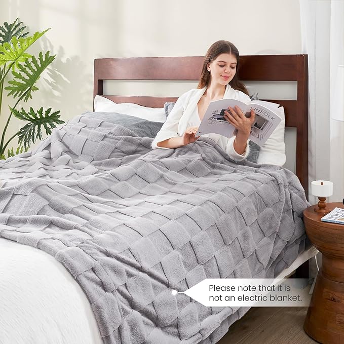 Cozy Bliss Checkered Faux Rabbit Fur Grey Throw Blanket, Soft Fuzzy Fluffy Minky Furry Blankets for Couch, Bed (50 * 60 Inches Light Grey)