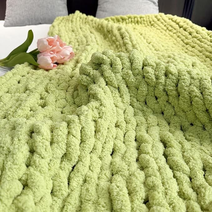 Chunky Knit Blanket Throw 40"x60", Chenille Throw Blankets, Handmade Warm & Cozy Blanket Couch Bed Home Decor, Soft Breathable Fleece Banket, Christmas for Couch Bed Sofa Best Gift (Green)
