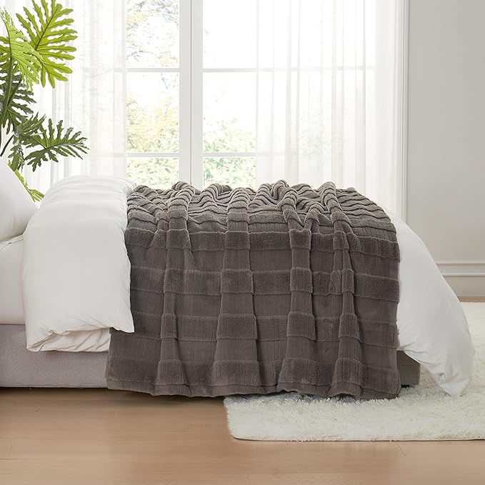 Amélie Home Luxury Striped Faux Fur Throw Blanket for Couch, Embossed Split Fur Cozy Fuzzy Fluffy Luxurious Soft Plush Sofa Chair Bed Gift Blankets for Women Men Wife Friend, 55"x70", Charcoal Gray