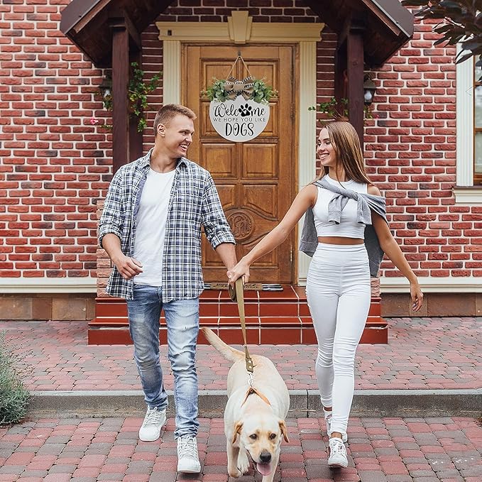 Asoulin Welcome Wreath 'We Hope You Like Dogs' Spring Decor Farmhouse Door Sign for Front Door Decor - Welcome Wreath Hanging Sign for Dogs Lovers Housewarming Gift
