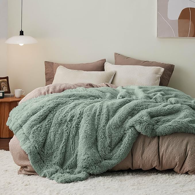 Bedsure GentleSoft Fluffy Sage Green Throw Blanket, Sage Green Decor for Room, Soft Cozy Fuzzy Plush Minky Thick Warm Sherpa Fleece Faux Fur Throw Blanket for Couch, Decorative Spring Gifts, 50x60